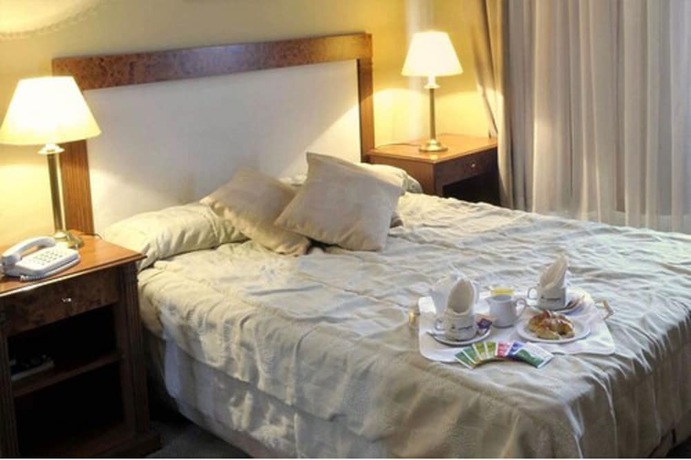 Imagen de la habitación del Hotel Yaguaron. Foto 7