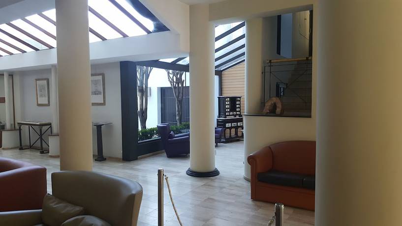 Imagen de los interiores del Hotel Yaguaron. Foto 13