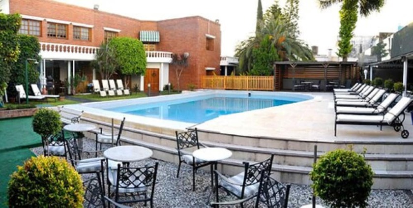 Imagen de la piscina del Hotel Yaguaron. Foto 18