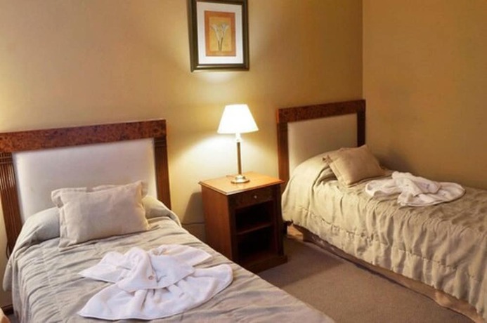 Imagen de la habitación del Hotel Yaguaron. Foto 10