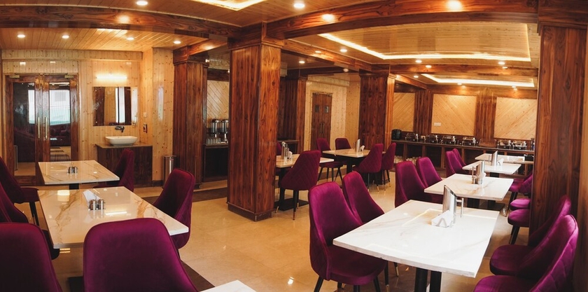 Imagen del bar/restaurante del Hotel Yagya. Foto 4