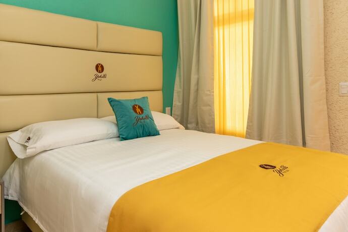 Imagen de la habitación del Hotel Yahalis. Foto 12