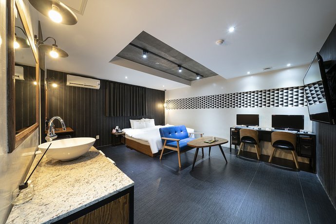 Imagen de la habitación del Hotel Yaja Guri Sutaek. Foto 4