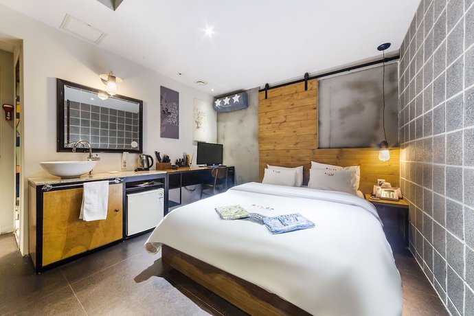 Imagen de la habitación del Hotel Yaja Guri Sutaek. Foto 7