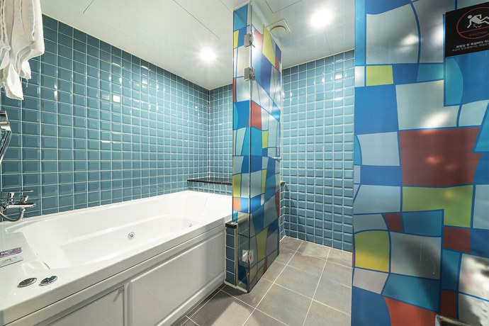 Imagen de la habitación del Hotel Yaja Guri Sutaek. Foto 9