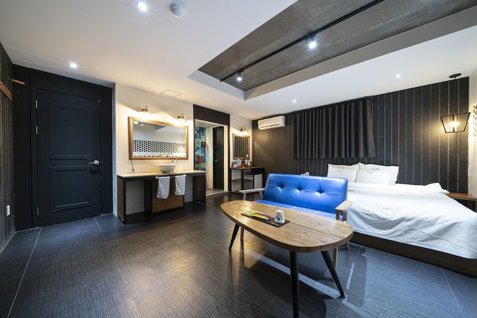 Imagen de la habitación del Hotel Yaja Guri Sutaek. Foto 13