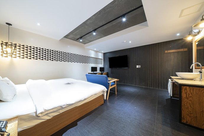 Imagen de la habitación del Hotel Yaja Guri Sutaek. Foto 19