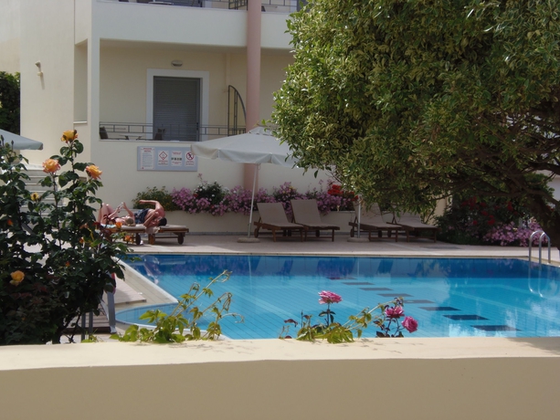 Imagen de la piscina del Hotel Yakinthos, Chania. Foto 12
