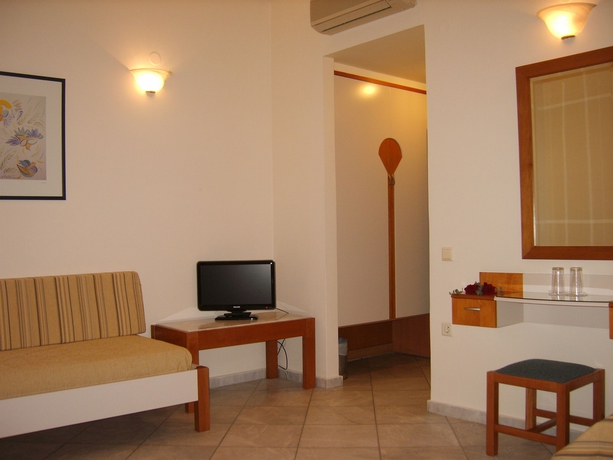 Imagen de los interiores del Hotel Yakinthos. Foto 8