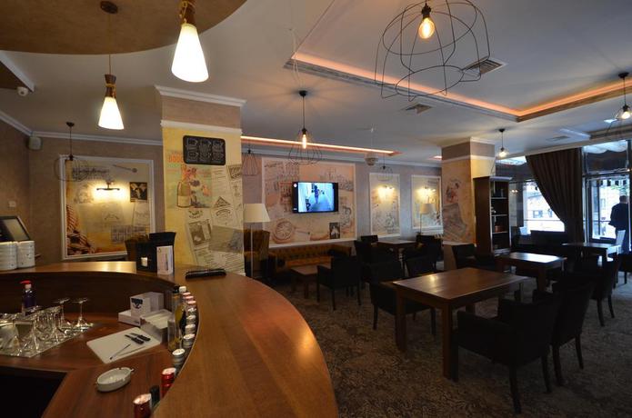 Imagen de los interiores del Hotel Yaky Center. Foto 6