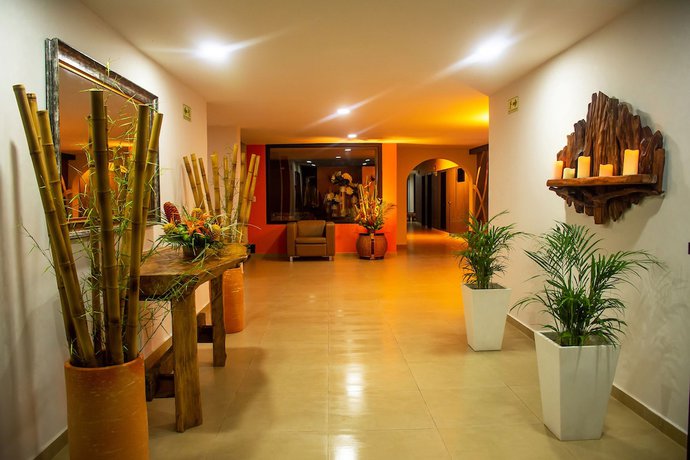 Imagen de los interiores del Hotel Yalconia. Foto 19