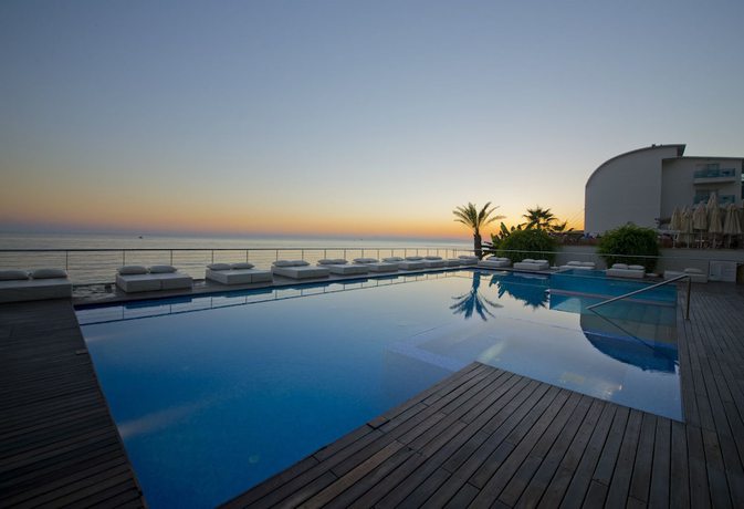 Imagen de la piscina del Hotel Yalihan Una. Foto 18
