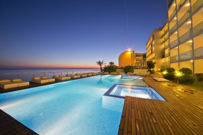 Imagen de la piscina del Hotel Yalihan Una. Foto 19