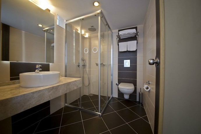 Imagen de la habitación del Hotel Yalihan Una. Foto 9