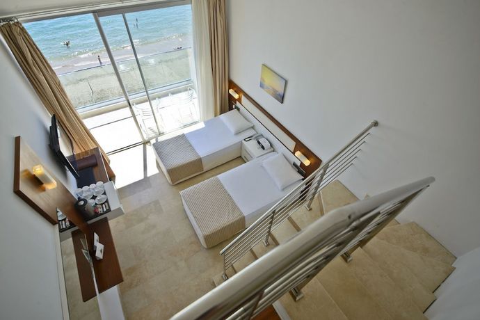 Imagen de la habitación del Hotel Yalihan Una. Foto 13