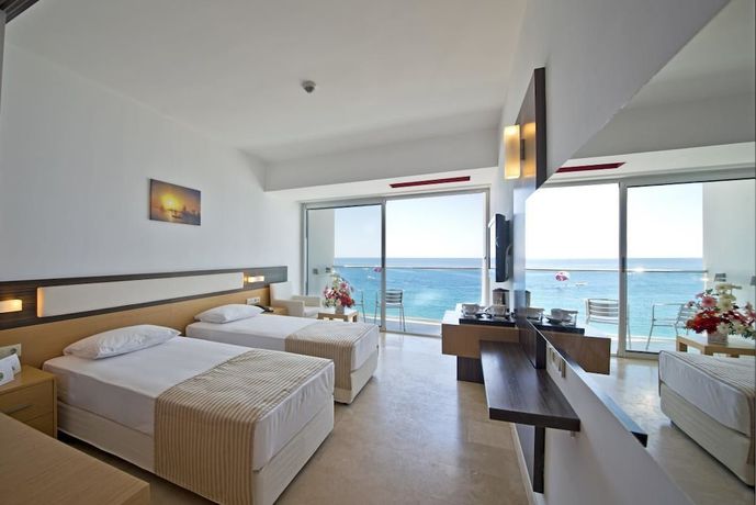 Imagen de la habitación del Hotel Yalihan Una. Foto 16