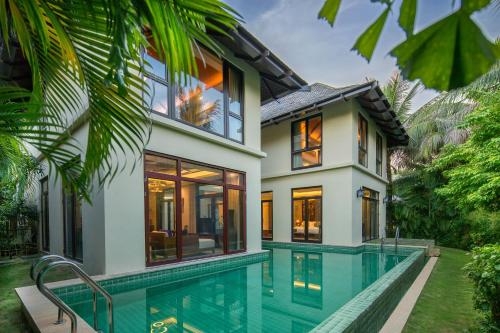 Imagen de la habitación del Hotel Yalong Bay Villas and Spa. Foto 9