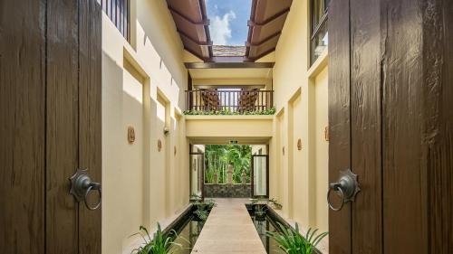 Imagen general del Hotel Yalong Bay Villas and Spa. Foto 3