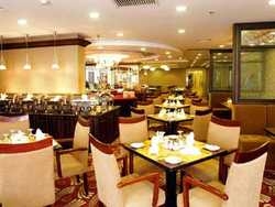 Imagen del bar/restaurante del Hotel Yalong International. Foto 3