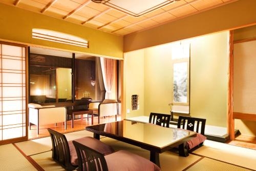 Imagen de la habitación del Hotel Yamanaka Onsen Kissho Yamanaka. Foto 8