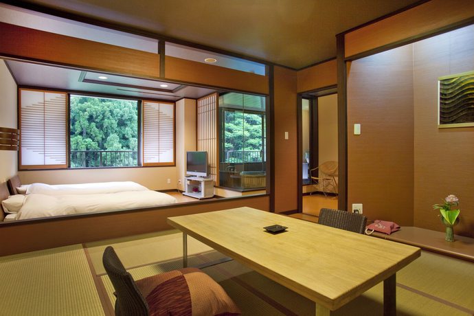 Imagen de la habitación del Hotel Yamanaka Onsen Ohanami Kyubei. Foto 2