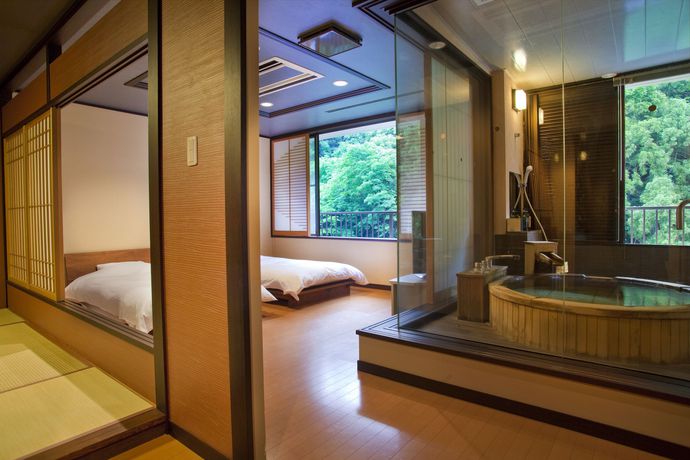 Imagen de la habitación del Hotel Yamanaka Onsen Ohanami Kyubei. Foto 3