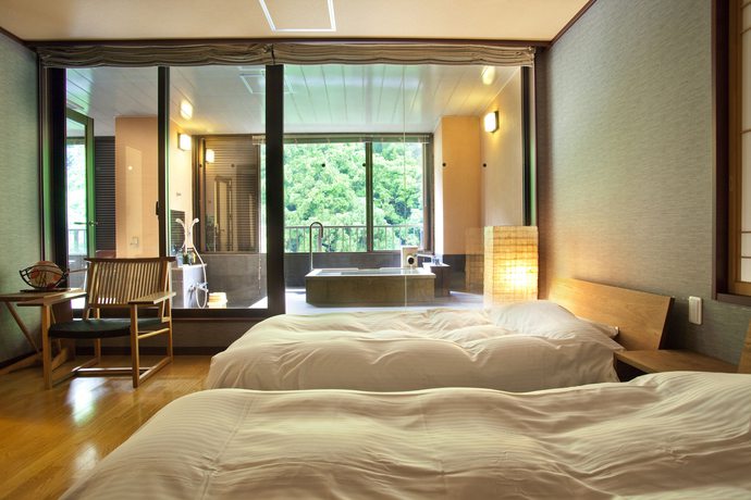 Imagen de la habitación del Hotel Yamanaka Onsen Ohanami Kyubei. Foto 4