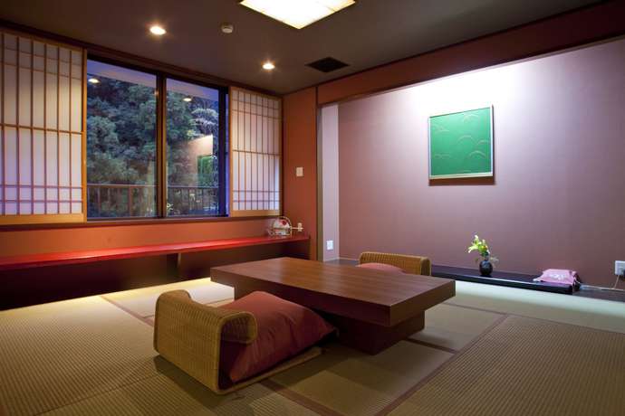 Imagen de la habitación del Hotel Yamanaka Onsen Ohanami Kyubei. Foto 5