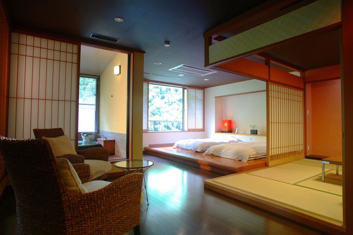 Imagen de la habitación del Hotel Yamanaka Onsen Ohanami Kyubei. Foto 6
