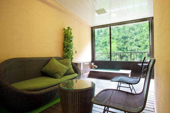 Imagen de la habitación del Hotel Yamanaka Onsen Ohanami Kyubei. Foto 8
