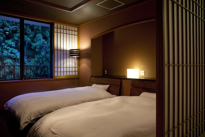 Imagen de la habitación del Hotel Yamanaka Onsen Ohanami Kyubei. Foto 10