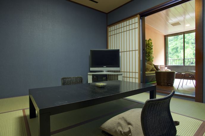 Imagen de la habitación del Hotel Yamanaka Onsen Ohanami Kyubei. Foto 14