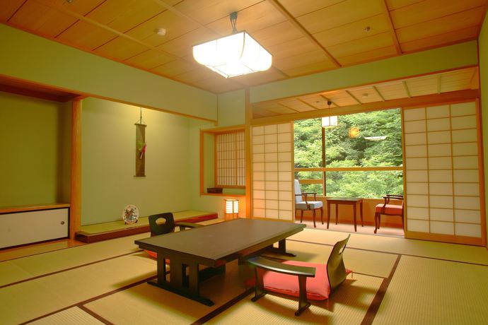 Imagen de la habitación del Hotel Yamanaka Onsen Ohanami Kyubei. Foto 18