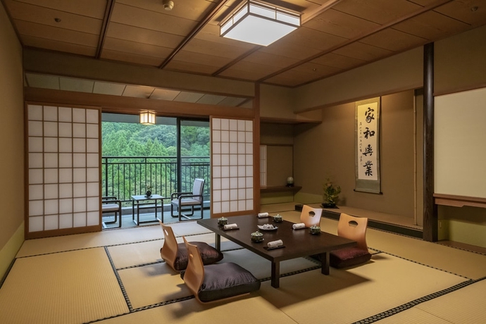 Imagen de la habitación del Hotel Yamanaka Spa Hanatsubaki. Foto 4