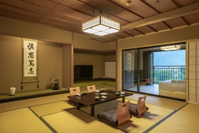 Imagen de la habitación del Hotel Yamanaka Spa Hanatsubaki. Foto 7