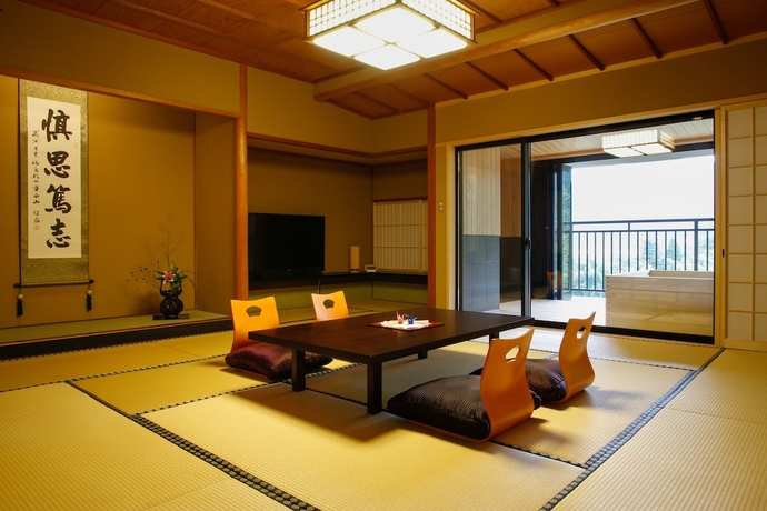Imagen de la habitación del Hotel Yamanaka Spa Hanatsubaki. Foto 8