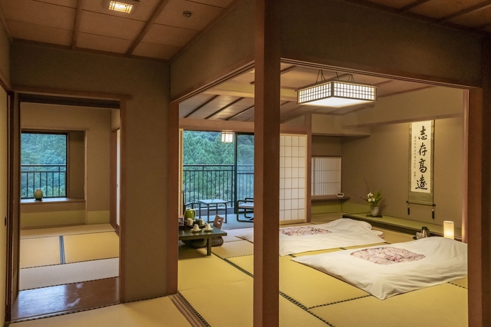 Imagen de la habitación del Hotel Yamanaka Spa Hanatsubaki. Foto 9