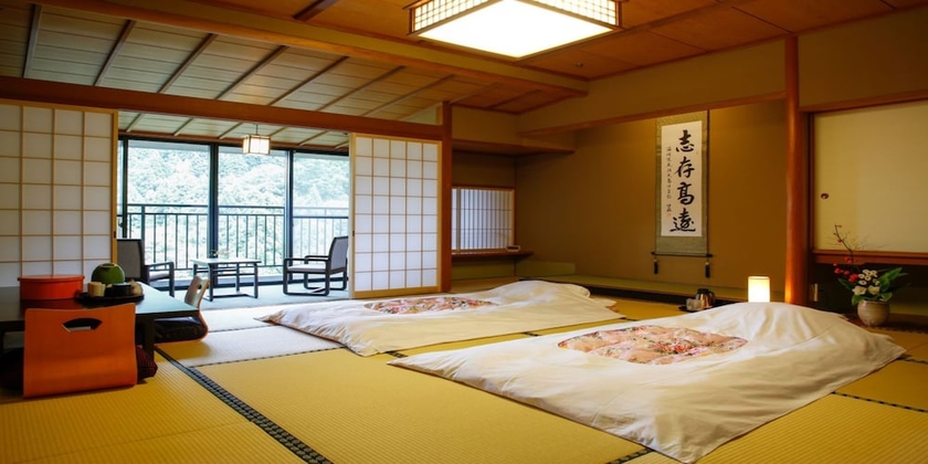 Imagen de la habitación del Hotel Yamanaka Spa Hanatsubaki. Foto 13