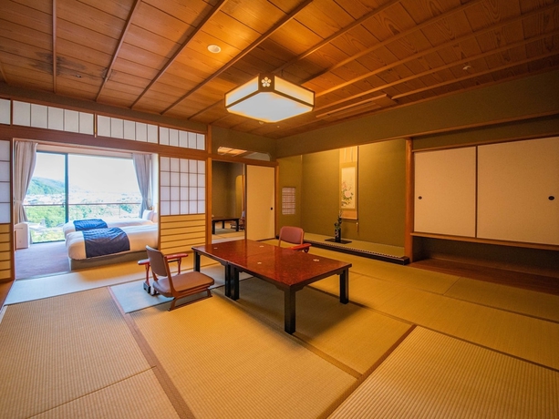 Imagen de la habitación del Hotel Yamashiro Onsen Miyabi No Yado Kaga Hyakumangoku. Foto 8