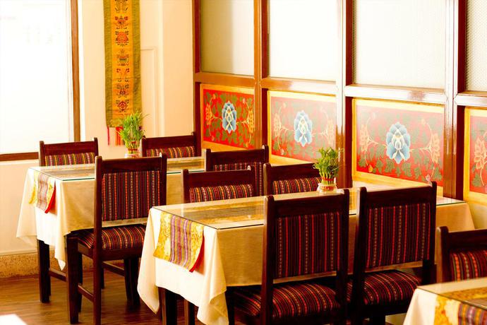 Imagen del bar/restaurante del Hotel Yambu. Foto 3