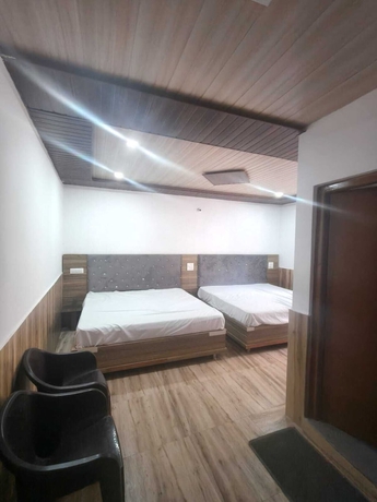 Imagen de la habitación del Hotel Yamuna Palace. Foto 7