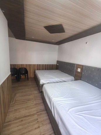 Imagen de la habitación del Hotel Yamuna Palace. Foto 8