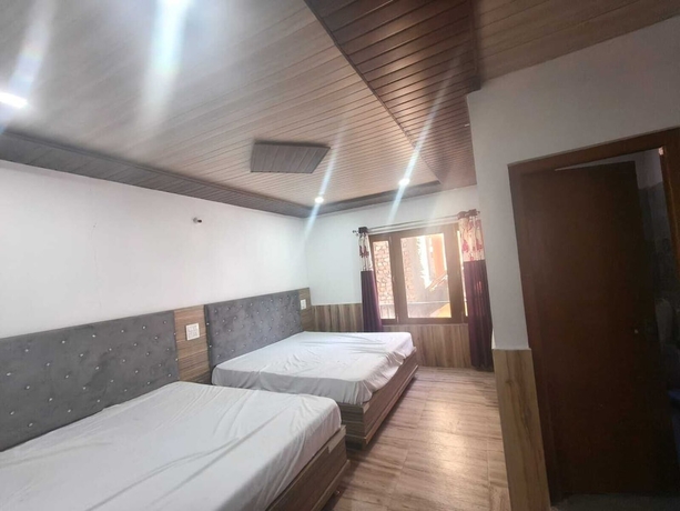 Imagen de la habitación del Hotel Yamuna Palace. Foto 11