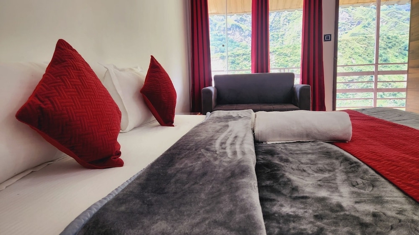 Imagen de la habitación del Hotel Yamunotri Heli Resort. Foto 5