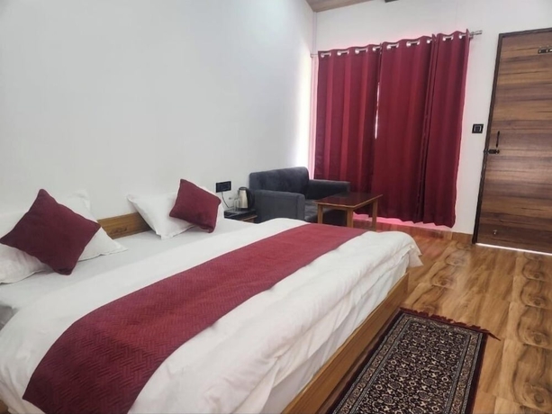 Imagen de la habitación del Hotel Yamunotri Heli Resort. Foto 12