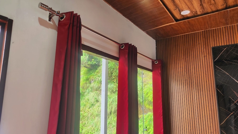 Imagen de la habitación del Hotel Yamunotri Heli Resort. Foto 13