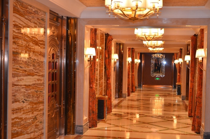 Imagen de los interiores del Hotel Yangming Springs and Spa Resort. Foto 16