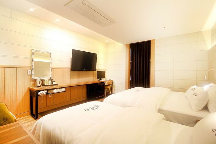 Imagen de la habitación del Hotel Yangsan Mulgeum 369. Foto 19