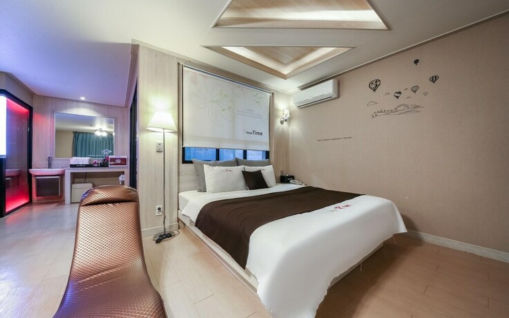 Imagen de la habitación del Hotel Yangsan Mulgeum Time. Foto 13
