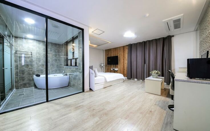 Imagen de la habitación del Hotel Yangsan Mulgeum Time. Foto 14